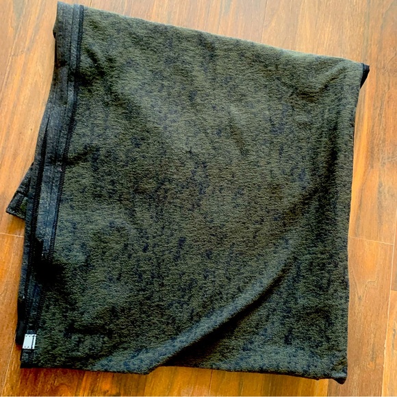 Lululemon Vinyasa Wrap/Scarf - Picture 1 of 3